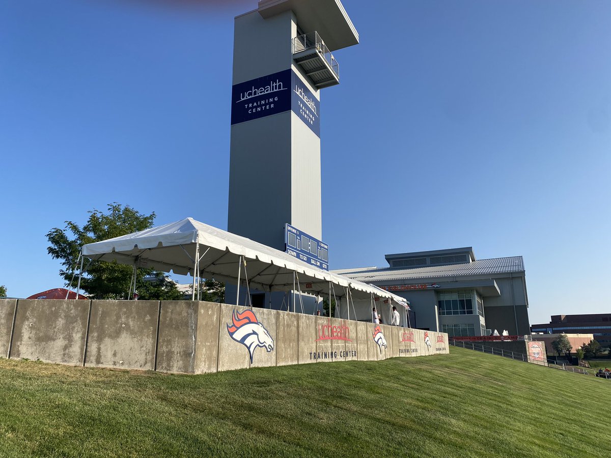 TheGRPro's tweet photo. Training Camp 2021 day 1 is in the books.  It is such a wonderful feeling to have fans back watching us get ready for the season.  Their support is second to none!  #gobroncos #bestfansinthenfl https://t.co/QxLhbqf4xu