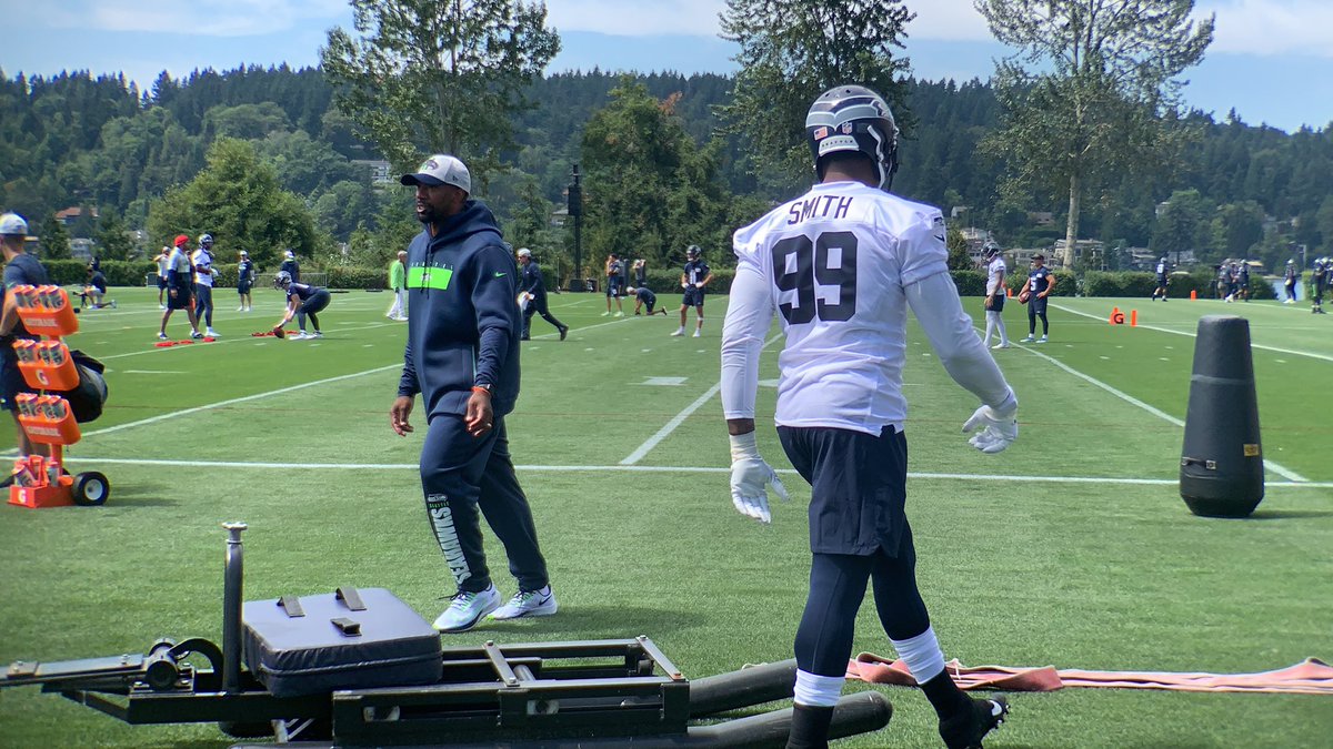 Former 49ers All-Pro DE Aldon Smith looked in prime physical condition & was quick off the ball in his first #Seahawks practice.

Pete Carroll says he doesn’t know anything about possible NFL punishment for Smith’s alleged battery in Louisiana. He has a court hearing late Aug. https://t.co/mepMaCUGdV