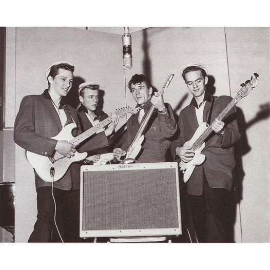 DonPiricoddi's tweet photo. #DimenticatidelRock By @DonPiricoddi
il 29 luglio 1958, i #TheBlueCaps pubblicarono l'EP The Hot Rod Gang. Gene Vincent è apparso nel film Hot Rod Gang with the Blue Caps. Il chitarrista solista nelle loro prime registrazioni era Cliff Gallup, poi sostituito con Johnny Meeks. https://t.co/nPPtwBzzoW