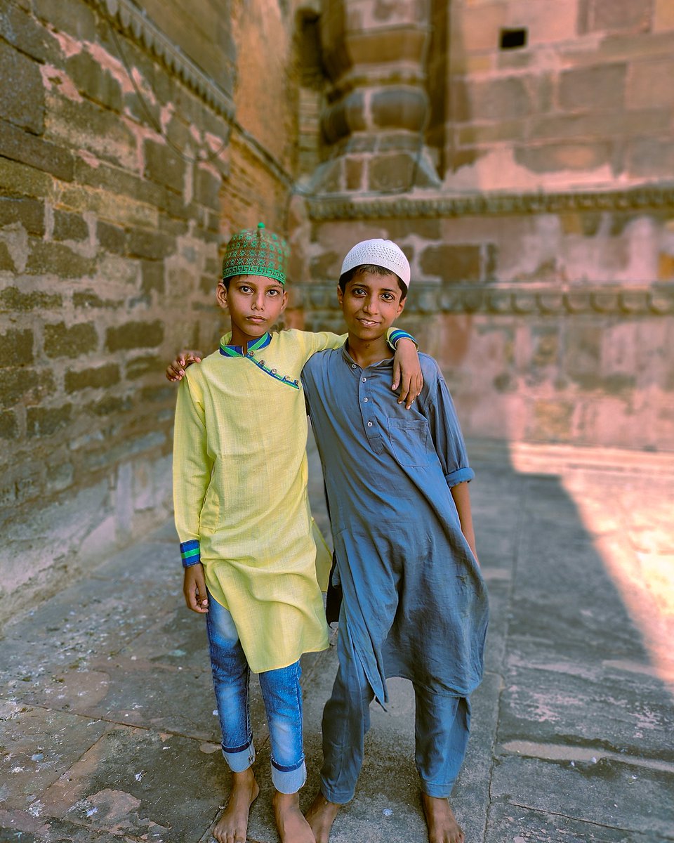 Photographervns's tweet photo. 📸 Red fort was visible from this mosque in Varanasi 🕌 
For full story visit https://t.co/MHJHjWpEM2 📸
TAGS : #mosque #alamgir #aurangzeb #colourgrading #POCOX2 #shotonpoco #lightroom #photographerbanarasi https://t.co/nL96Ihorgs