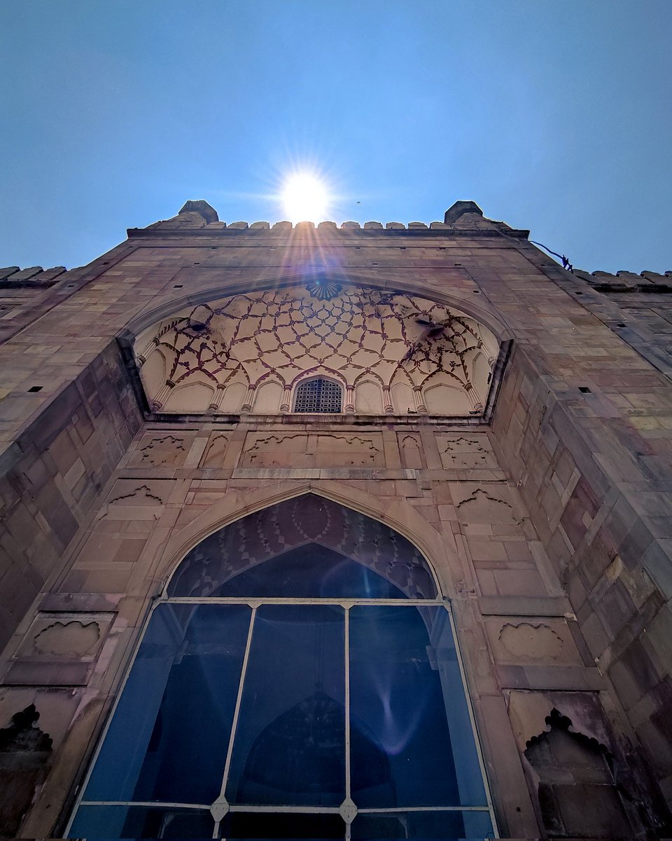 Photographervns's tweet photo. 📸 Red fort was visible from this mosque in Varanasi 🕌 
For full story visit https://t.co/MHJHjWpEM2 📸
TAGS : #mosque #alamgir #aurangzeb #colourgrading #POCOX2 #shotonpoco #lightroom #photographerbanarasi https://t.co/nL96Ihorgs