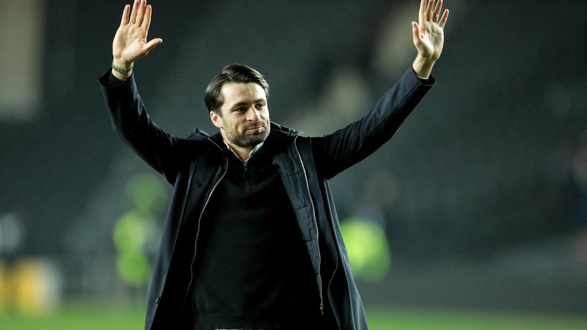 Are the Swans closing in on Martin?   Many feel that his reaction last night was a goodbye to MKDons fans - have the Swans captured their man or was he simply thanking them on their return to Stadium MK?  #Swans #MKDons #EFL #Manager

planetswans.co.uk/2021/07/29/has…