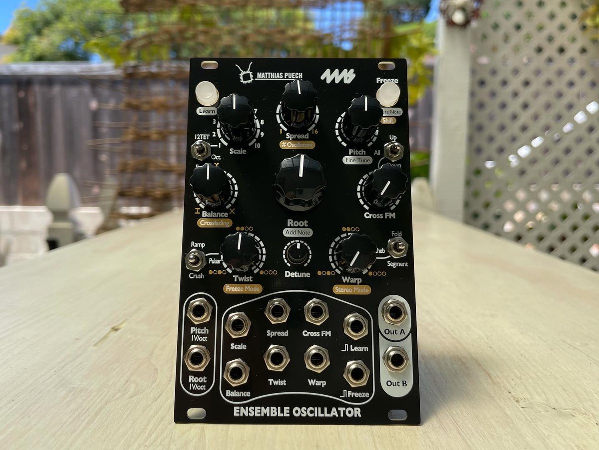boutiquepedalny's tweet photo. ⚡️BACK IN BLACK⚡️
🖤黒で再入荷💥4ms ENOSC🖤
https://t.co/CuIWGSvuM6
@4msCompany ともあっという間に10年のお付き合い、ペダルに始まりモジュラーの世界に一緒に連れて行ってくれて感謝しております🙏🖤🙏
#eurorack #modularsynth #4ms #enosc #ensemble #oscillator #モジュラーシンセ #販売 https://t.co/1zn8sF19ya