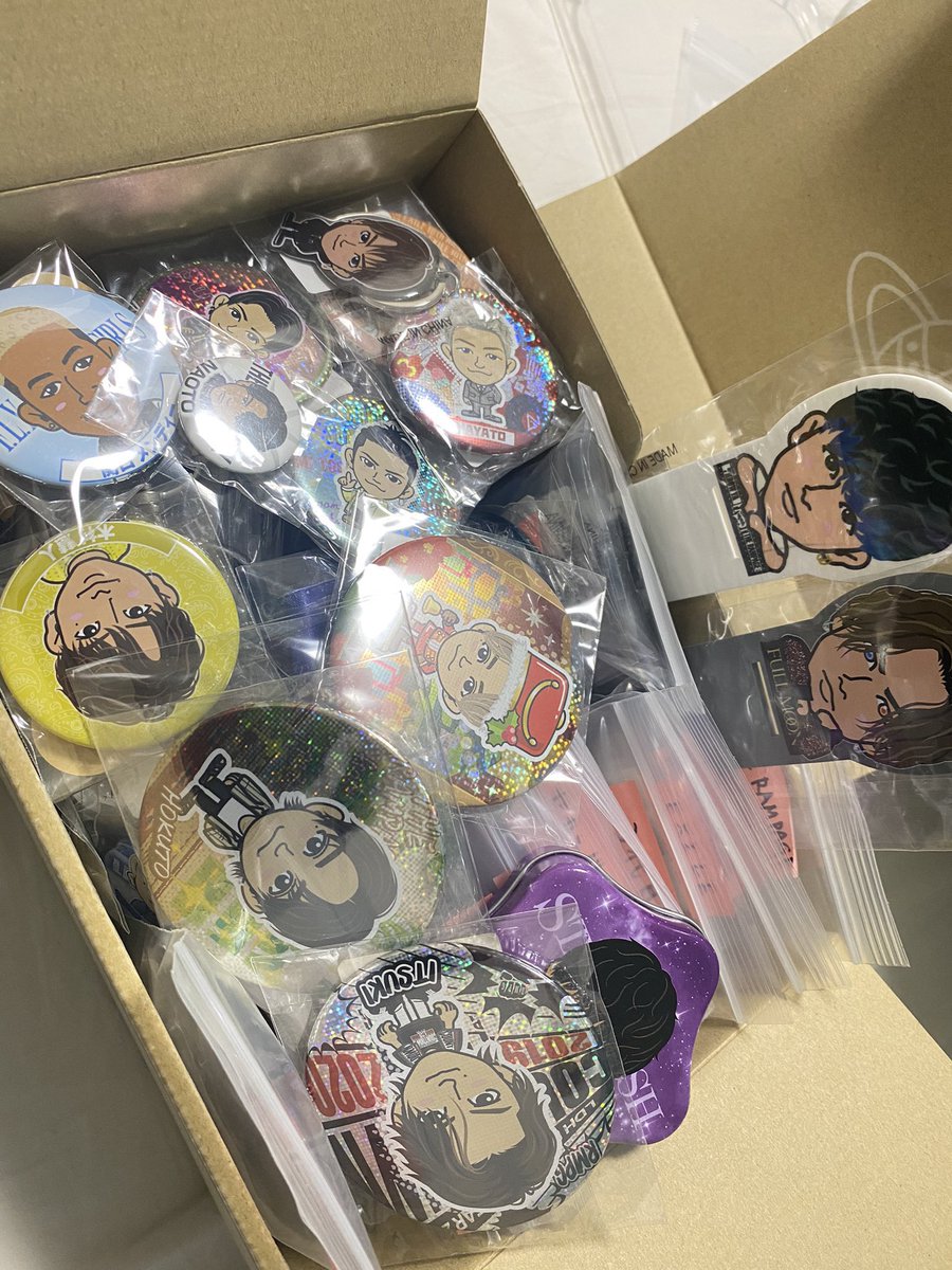 _0r_0613's tweet photo. 買取してくれる方探してます🙇‍♀️

買取か貰ってくれる方いませんか？？

無償でもお譲りできるものもあります🙆‍♀️
送料負担し��いただける方のみです。

#ldh #LDHfamさんと繋がりたい #オンラインガチャ #千社札ステッカー交換 #ldh交換 #ldh買取 https://t.co/f9XLauGbj2