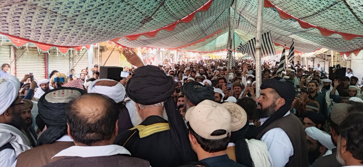 MuhibSherani1's tweet photo. افغانی اور طالبان ترکی کی موجودگی کو اگر افغانستان میں مسترد کرے تو یہ معقول طریقہ ہوگا

امام سیاست مولانا محمد خان شیرانی https://t.co/TMuGkWsoby