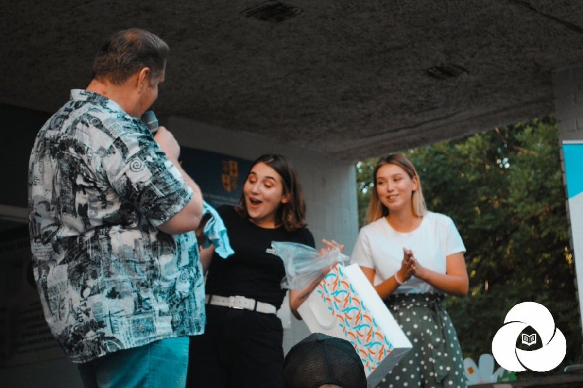 Вчера активисты #РДШТО подготовили интересную развлекательную программу на дворе 74 школы в 15 квартале 🎨

 Героем этого двора стала куратор-наставник ИМН РДШ и любимая всеми - Дарья Климова!💗

Также на нашем мероприятии присутствовала и принимала участие Ирина Долгополова!