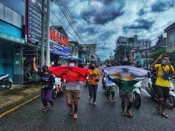 MiaLinn2's tweet photo. Civilians protested against the military dictatorship in #Dawei, #Tanintharyi. #July29Coup  #WhatsHappeningInMyanmar https://t.co/jMiQ81oJdk