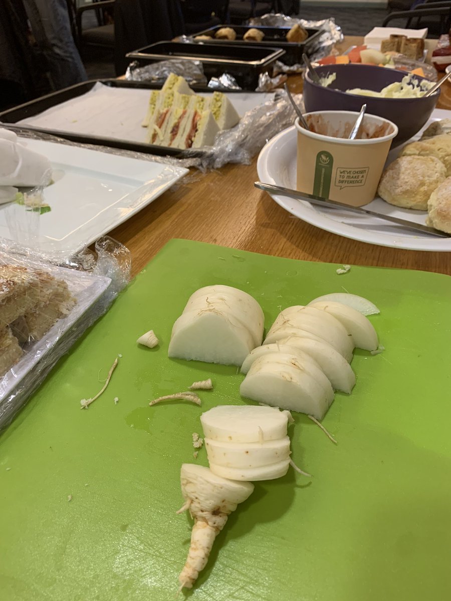 07NB's tweet image. Future Farming Systems reference group in Merredin enjoying the fruits of our labour. Tillage radish straight from the paddock onto the lunch plate. Merredin Dryland Research Institute. #dpird #drylandresearchinstitute @brendonsavage3