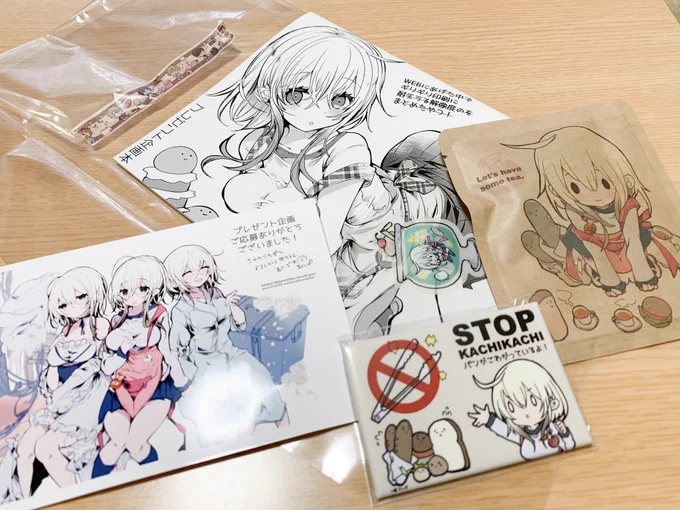 報告遅くなったけど毒さん(@bluexkiller )のプレゼント企画本ゲットできてました〜!
豪華すぎるんよ😭再録本にカットインしてくるツイッター妄言集が最高 ありがとうございました!🍞🥐🥖🥯🥪💕 