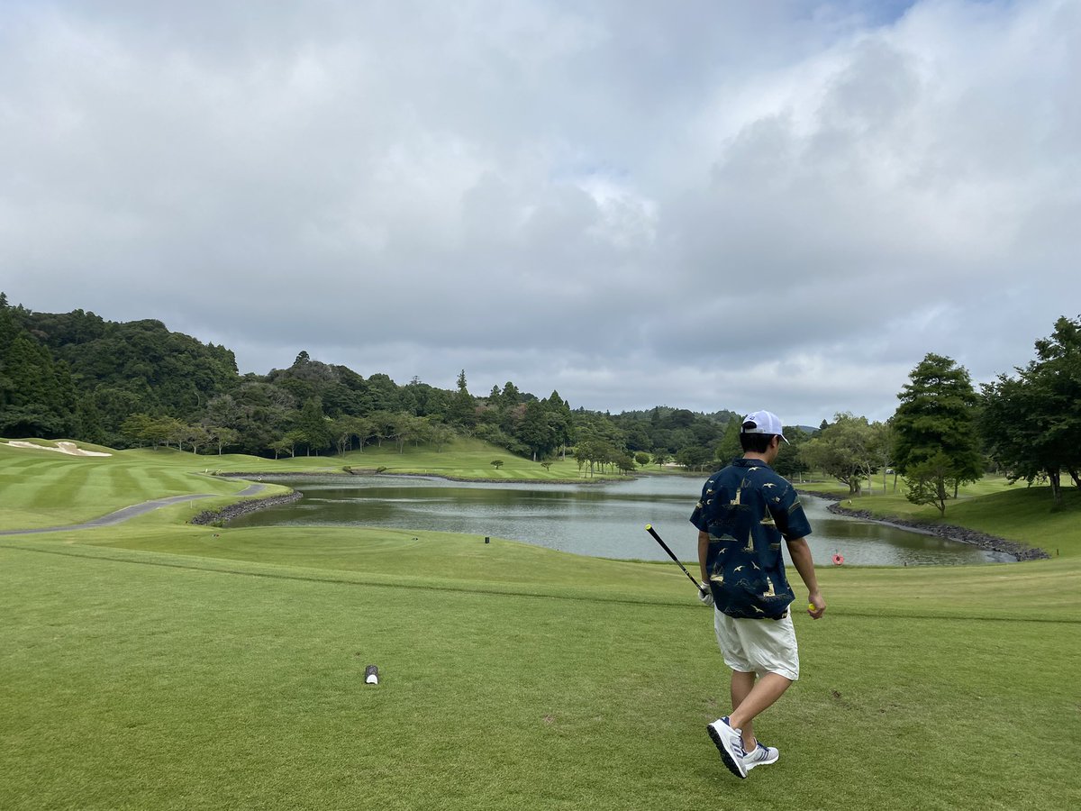 FSuzuking's tweet photo. みんなでゴルフ⛳️

3ヶ月ほど前からゴルフを始めて今回で4ラウンド目😎

始めたばかりなのでスコアよりみんなで出来ることの方が楽しい👍

何でもそうだけど1人よりみんなの方が楽しいよね😊 https://t.co/4u9xfZ9D4W