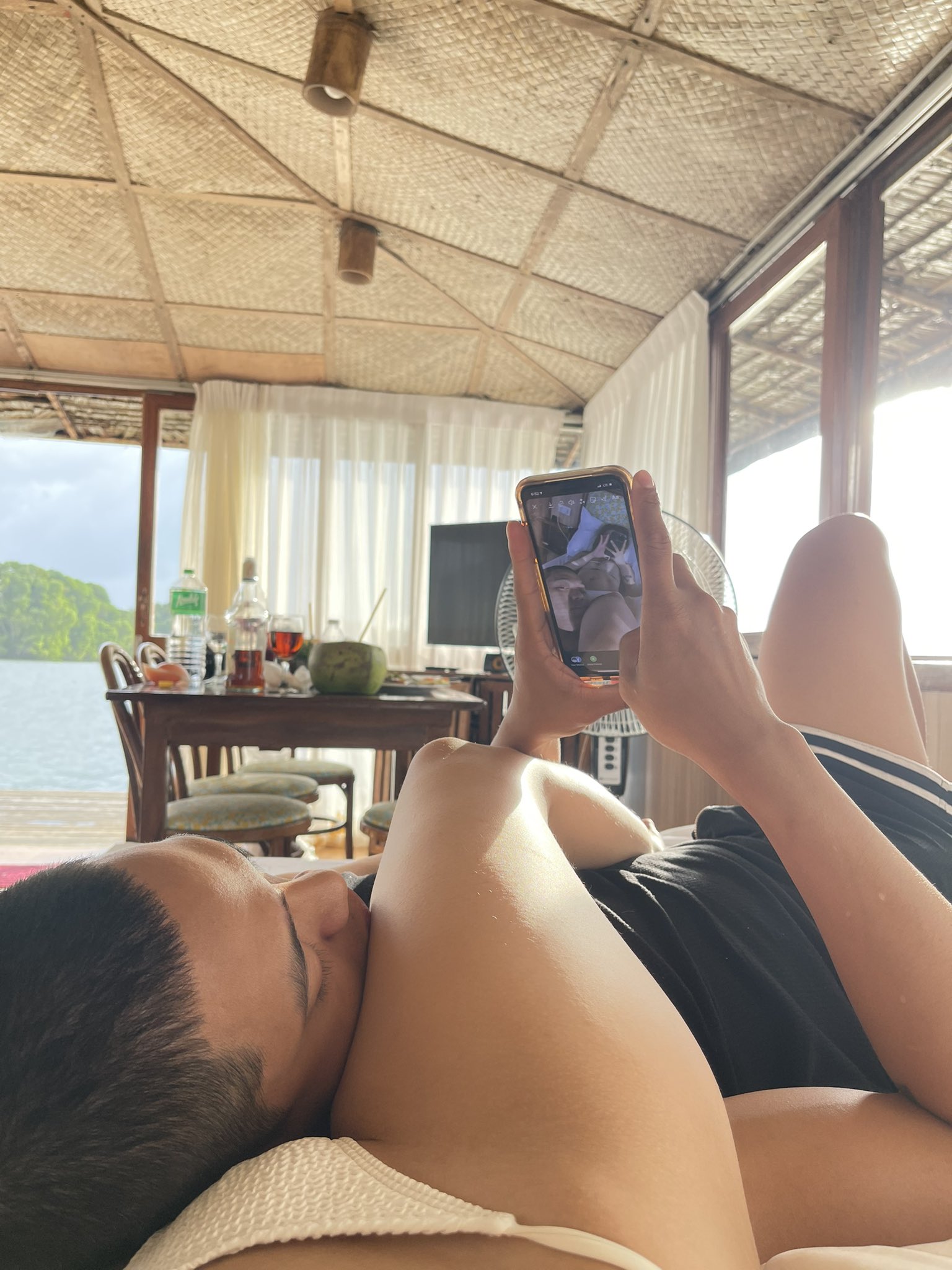 Siobe on X: Pag lumingon ka, kakain ka. 😊 t.conPT1fME7eV  X