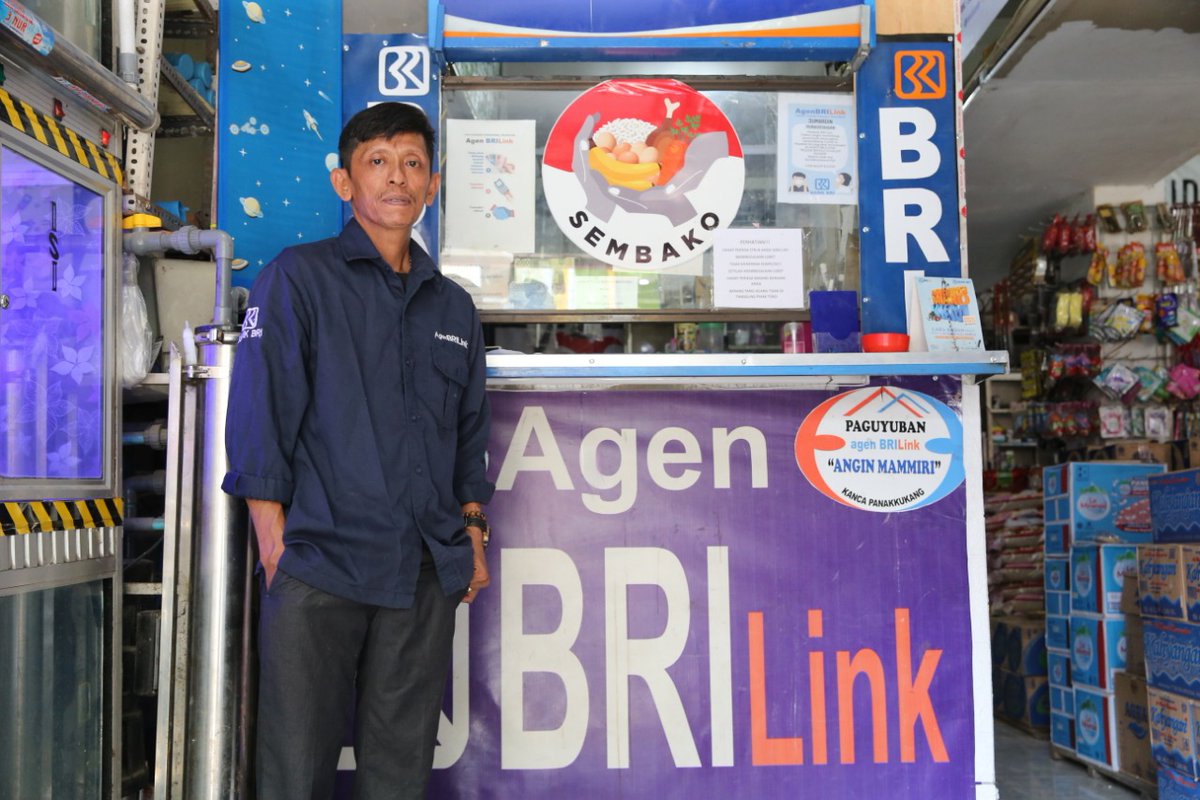 Memiliki etos kerja yang tinggi hingga bekerja dengan konsep pelayanan 24 jam, kini Jumardin memiliki kos-kosan dari hasil kerja kerasnya menjadi agen BRILink 👏🏻

#BRI #UntukIndonesiaBrilian #MemberiMaknaIndonesia
