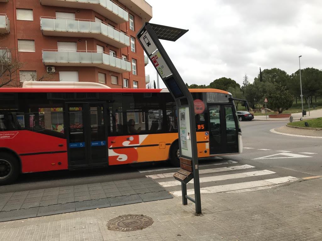 AjRipollet's tweet photo. 🚌Afectacions del transport públic durant el mes d'agost: 

➡️ Font: 
- e4. De 6 a 9 h, cada 15 minuts, i la resta, cada 30 min. 
- 620. Cada 30 min. a partir de les 5 h. 
- 685. Horari normal
- 648 i 621. Sense servei

➡️ Sarbus: https://t.co/4dIs7QqsWF https://t.co/gYFAdAAXEp
