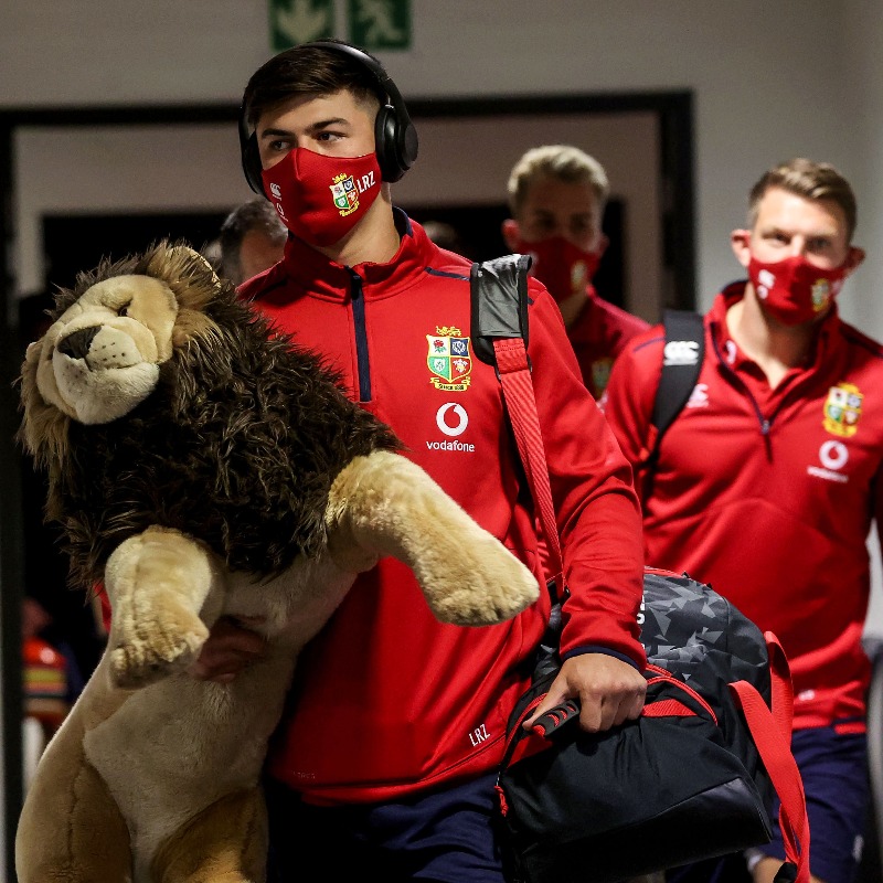 lionsofficial's tweet image. The adventures of BIL 🦁 on Tour 👌

#LionsRugby #CastleLionsSeries #BoksvLions