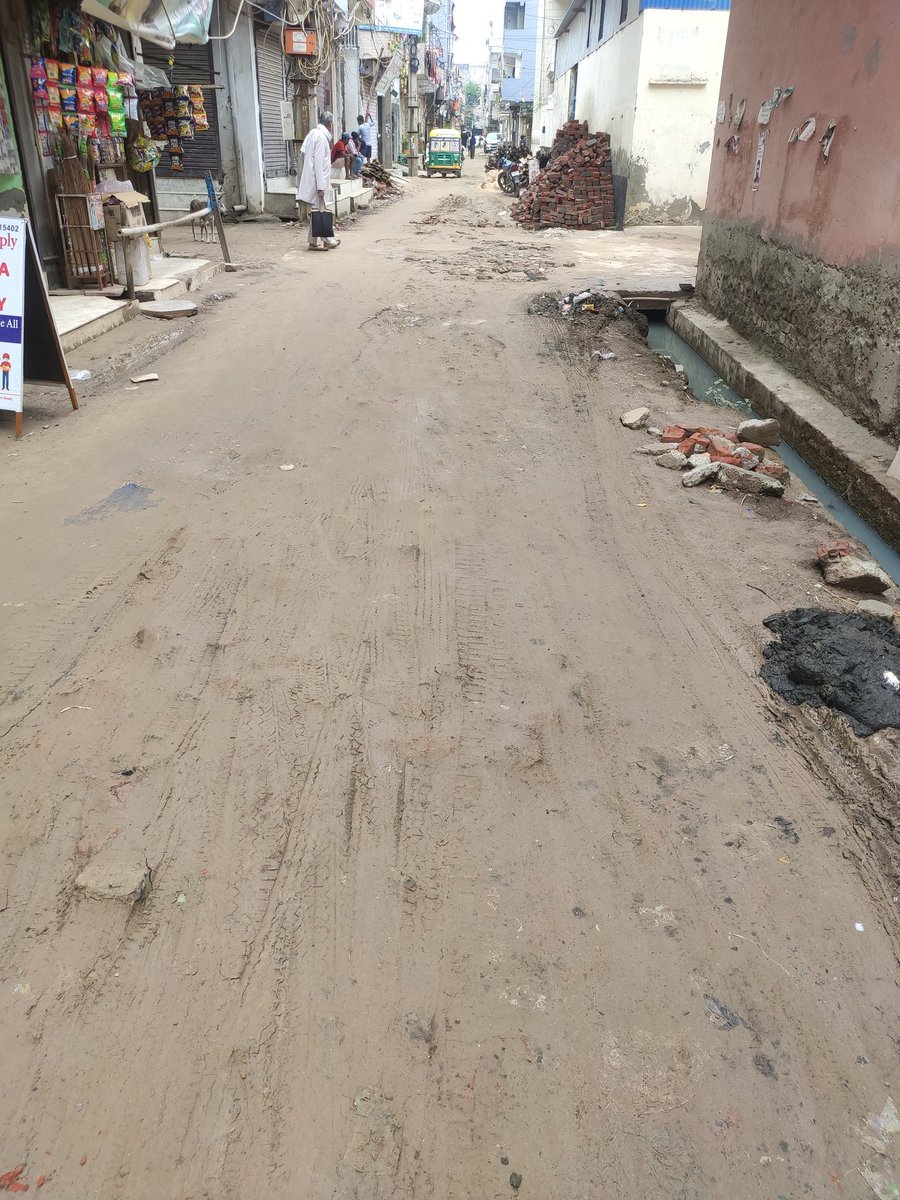 vikasrajput049's tweet photo. London Model of Delhi Colonies 
#Rajduttgehlot @AamAadmiParty @AAPDelhi @OfficialSdmc @ArvindKejriwal . 
Please 🙏 Humari life ko or narak mat bnao . TAKE SOME ACTION https://t.co/HYgdXWIxtK