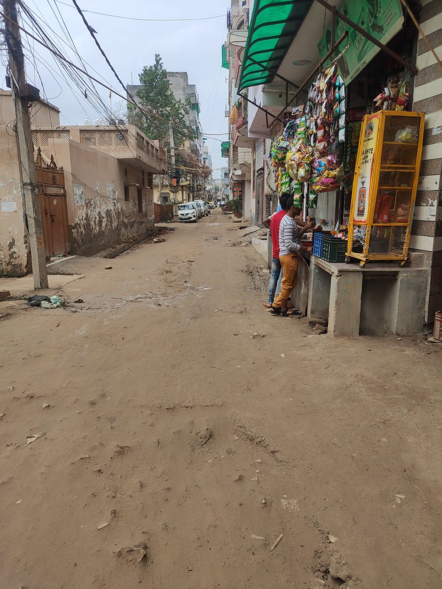 vikasrajput049's tweet photo. London Model of Delhi Colonies 
#Rajduttgehlot @AamAadmiParty @AAPDelhi @OfficialSdmc @ArvindKejriwal . 
Place - Duggal Farm , Tara Nagar , Kakrola , Old Palam Road, pin -110078
Please 🙏 Humari life ko or narak mat bnao . TAKE SOME ACTION https://t.co/DbXkFJFG9F