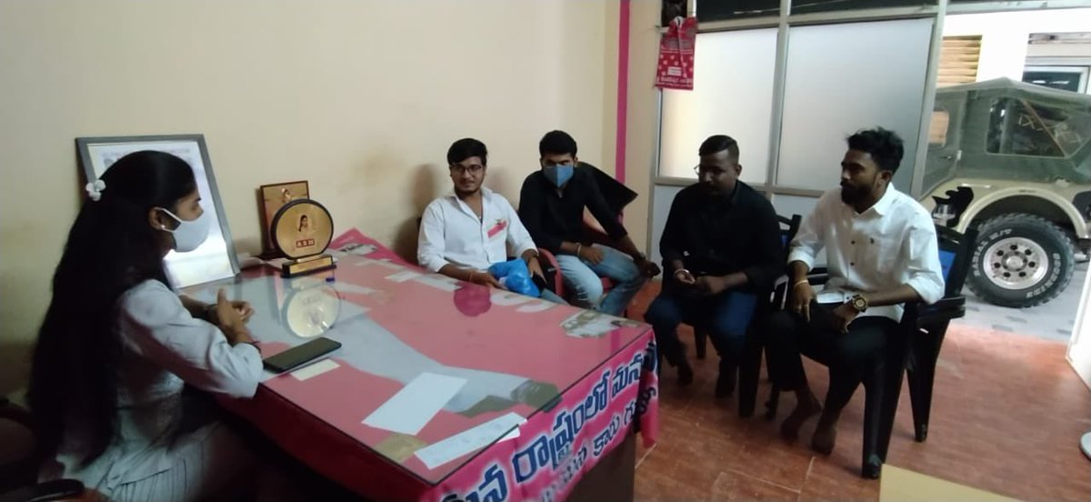 hema_samala's tweet photo. Siddepet TRS Party Youth Leaders paid a courtesy call and felicitated on being elected as GHMC Corporotor of Seethaphalmandi Division for consecutive time. https://t.co/5ysnGviG1d