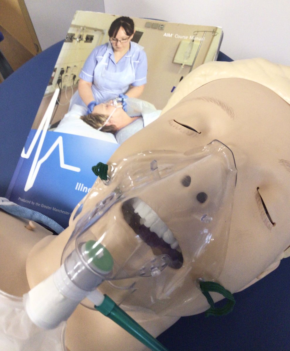 ClinicalSkill's tweet photo. FY1 AIM Course today 😃 @qvh @UhmbtEdCentre https://t.co/5ykgTW5jVx