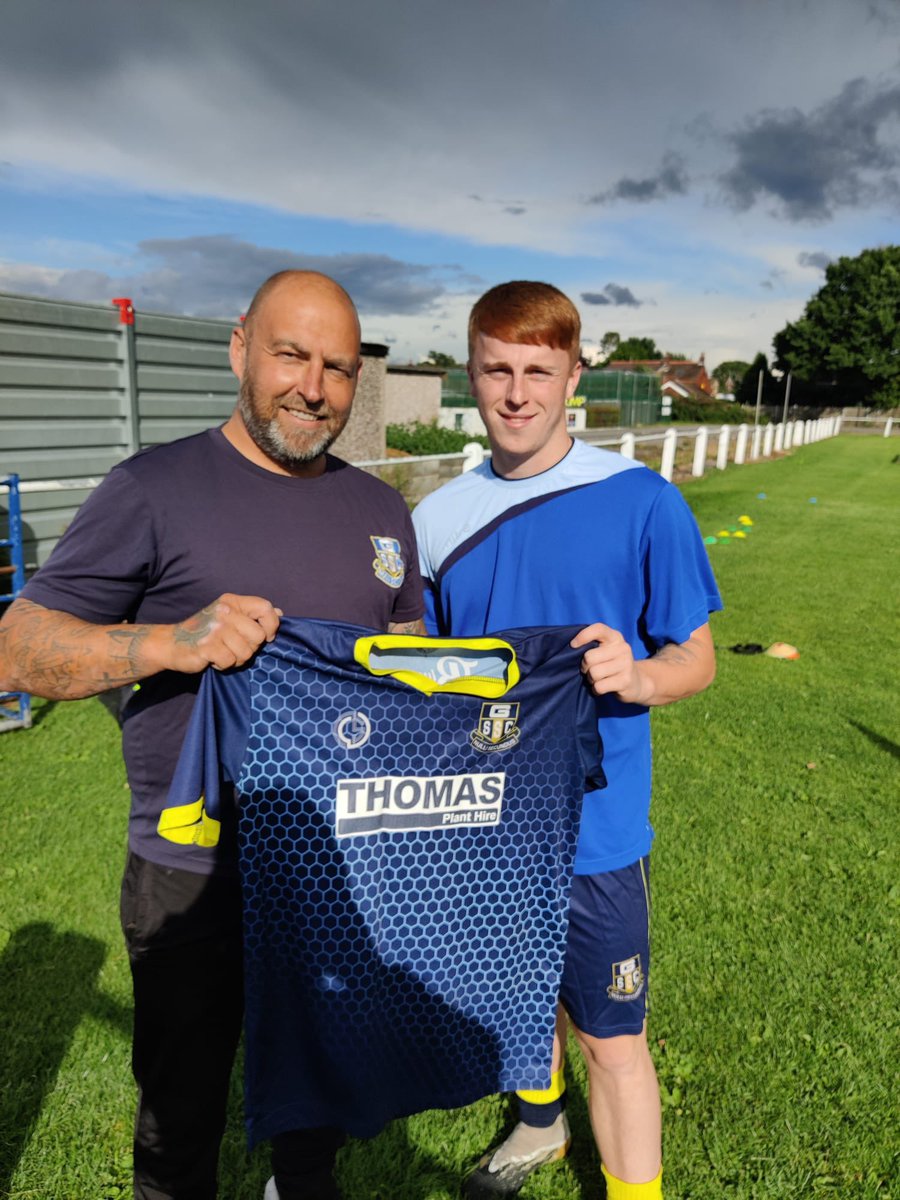⚽️MAJOR SIGNING⚽️
@golborne_fc have signed <a href="/Hindley_2001/">owen hindley</a> of whom is such a versatile player and can play both RB and LB. Very important signing for the club with us wanting to progress up the leagues. Welcome Owen all the best for the season #UTFG