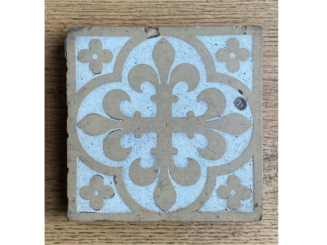 Pugin_awn's tweet photo. These #tiles came from the floors of the house of #SamuelWright, #Shelton,when it was being demolished in the late 1980s.
In 1830 #Wright took out a patent for the manufacture of #ornamental #floortiles.
#augustuspugin #gothicrevival #herbertminton #mintonandco #design https://t.co/38uyj6UHib