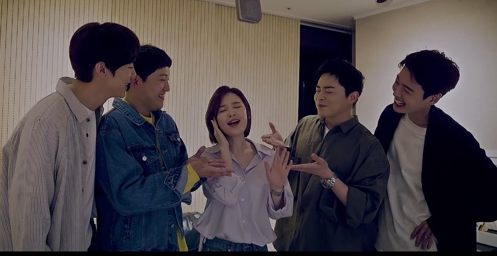 kdramafn's tweet photo. does it                     just how
        ever                        fast the 
    drive you                      night  
       crazy                      changes
#HospitalPlaylist https://t.co/kW7dus7d7B