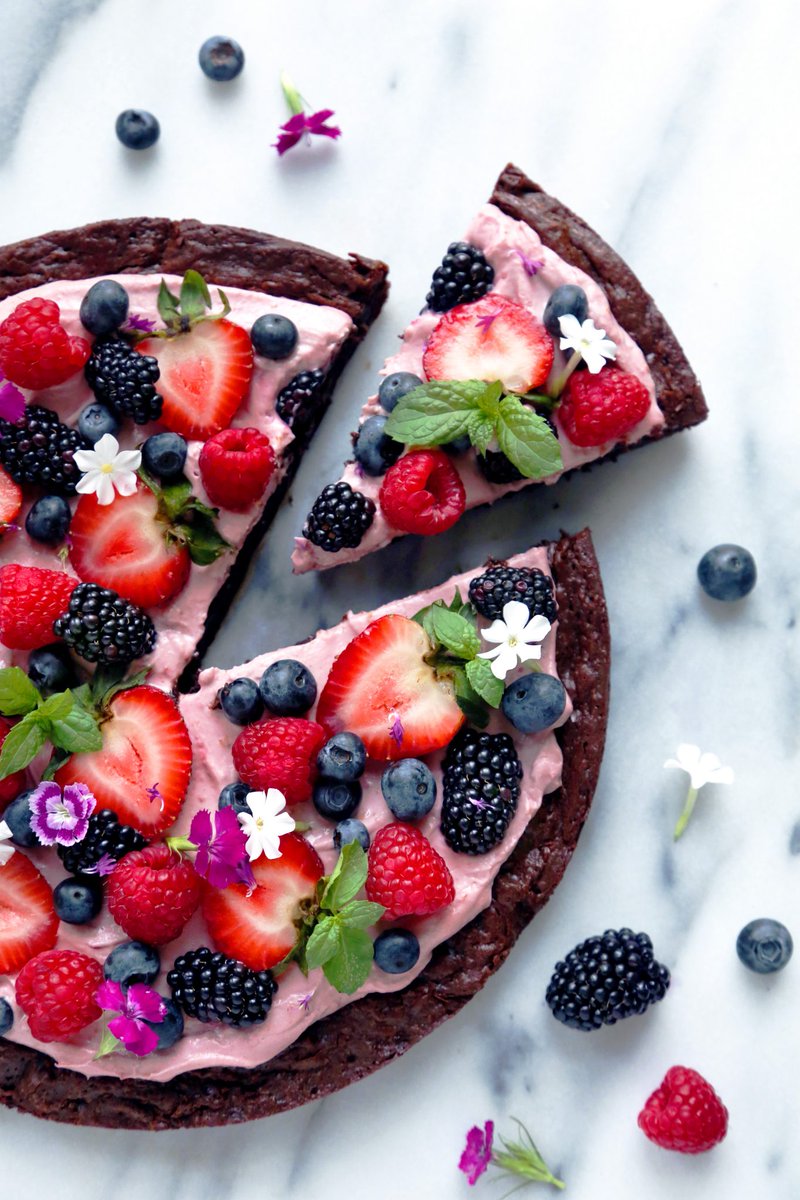TERIKATKUAT's tweet photo. ️️

 ️️
Dikirimkan Farah — untuk Darren dan Darrel
Dari Louris Bakery

Note : Kalau nunggu pada mampir pasti bakal lama gak mampir mampir. Ini teteh kirimi aja ya. 
 ️️

 ️️ https://t.co/7zmkZBem67