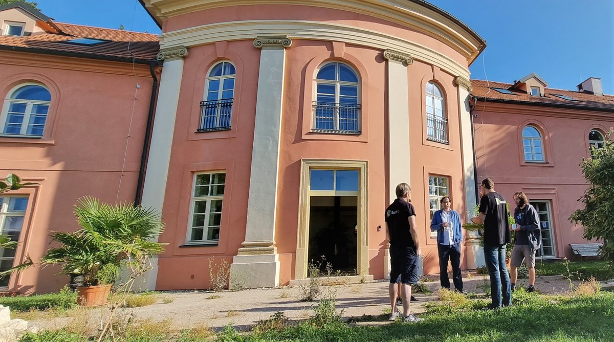 GoodAIdev's tweet image. Day 4 of the Badger Seminar is underway! Today we are discussing “Manual Badger” vs “Automatic Badger” approach, learn more about the approaches in our Research Roadmap: goodai.com/goodai-researc…