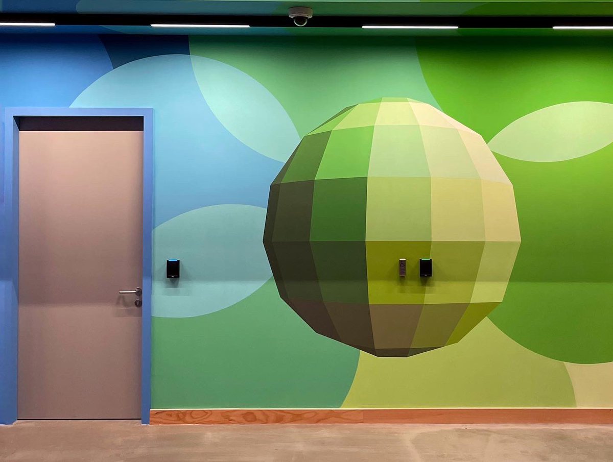 Charley_Peters's tweet photo. For Real Though, I’m Right Here (2021), wall painting for @Facebook London. Painted with the amazing @TLMC_LTD @Accent_Ldn_ltd in February/March 2021.
📸 Will Amlot / Charley Peters
#FacebookOpenArts #SiteSpecificArt #OpenArtsCommission #LondonArt #OpenArtsAlumni #mural https://t.co/xMQKh8TDXP