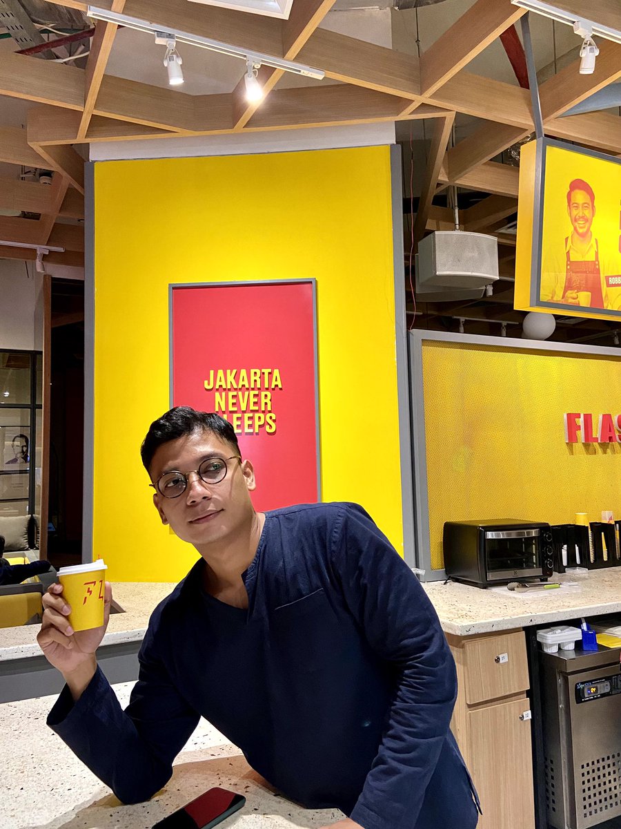 idrakid_'s tweet photo. OMG!!!! YOU’RE GONNA #GETFLASHED!!! DM-IN ALAMAT NTAR AKU KIRIMIN KOPI BESOK!!!! ⚡️⚡️⚡️ *disainernyanumpang* https://t.co/Sfk5C9tZ2N