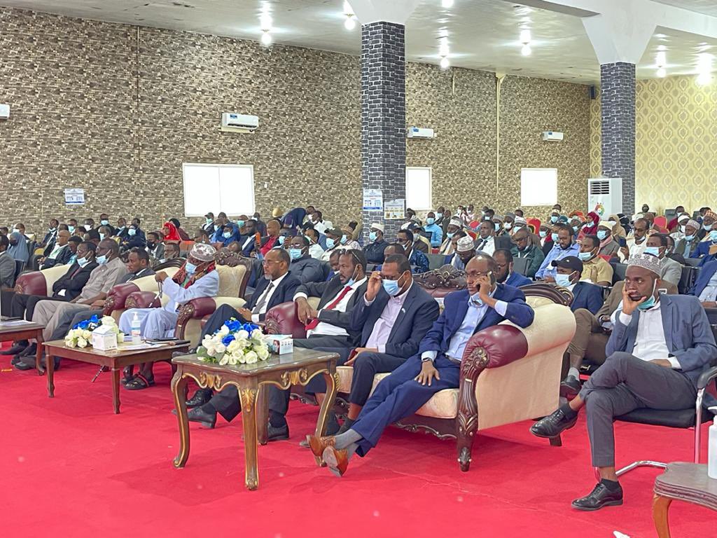 AmbSafiina's tweet photo. Inshaa allaah mar dhaw ayaanu ku dhawaaqi doonaa mudanaha u horeeya ee ku guulaysta xildhibaannimada Aqalka Sare ee Baarlamaanka #Somalia kursigan #AS01 waxa ku tartamaya Murashax ILYAAS BADAL GABOOSE iyo Murashax MAXAMED AXMED SAYID. https://t.co/icmFKbP6dc