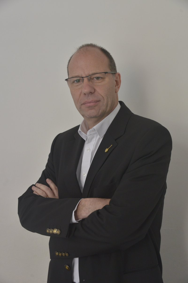 « Le #partage et la #confiance sont importants pour moi, surtout ici à Madagascar, dans ce pays économiquement pauvre, mais si riche par sa #culture, sa biodiversité et la beauté de ses paysages multiples", confie Philippe-Jean sur sa satisfaction au quotidien.