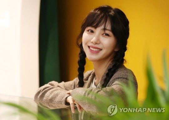 "มินอา"ถูกพบหมดสติที่บ้านจากการพยายามจบชีวิตตัวเองลง ได้นำตัวส่งรพ.และรับการผ่าตัดเรียบร้อยแล้ว แต่เพราะเสียเลือดมากทำให้ตอนนี้ยังไม่ได้สติ