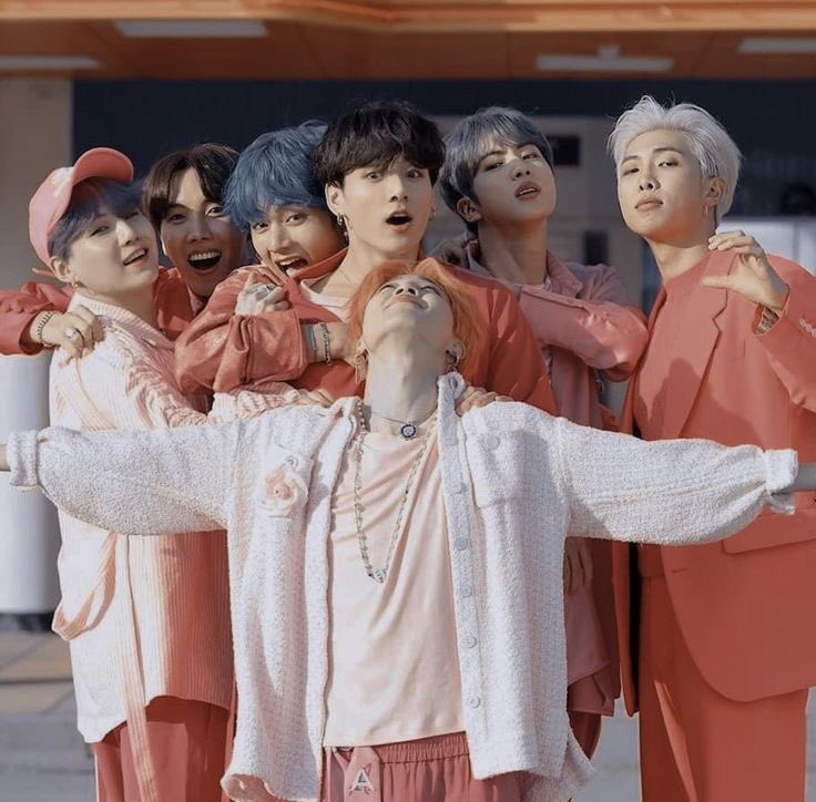karen27165166's tweet photo. HAGAMOS TENDENCIA,POR FAVOR ARMY! #BreakforBTS #VacationsforBTS💜 nuestros niños merecen un descanso! Vallan a darles amor army,por favor!💜@bts_bighit @HYBEOFFICIALtwt @BTS_twt https://t.co/hucyFdZbYf
