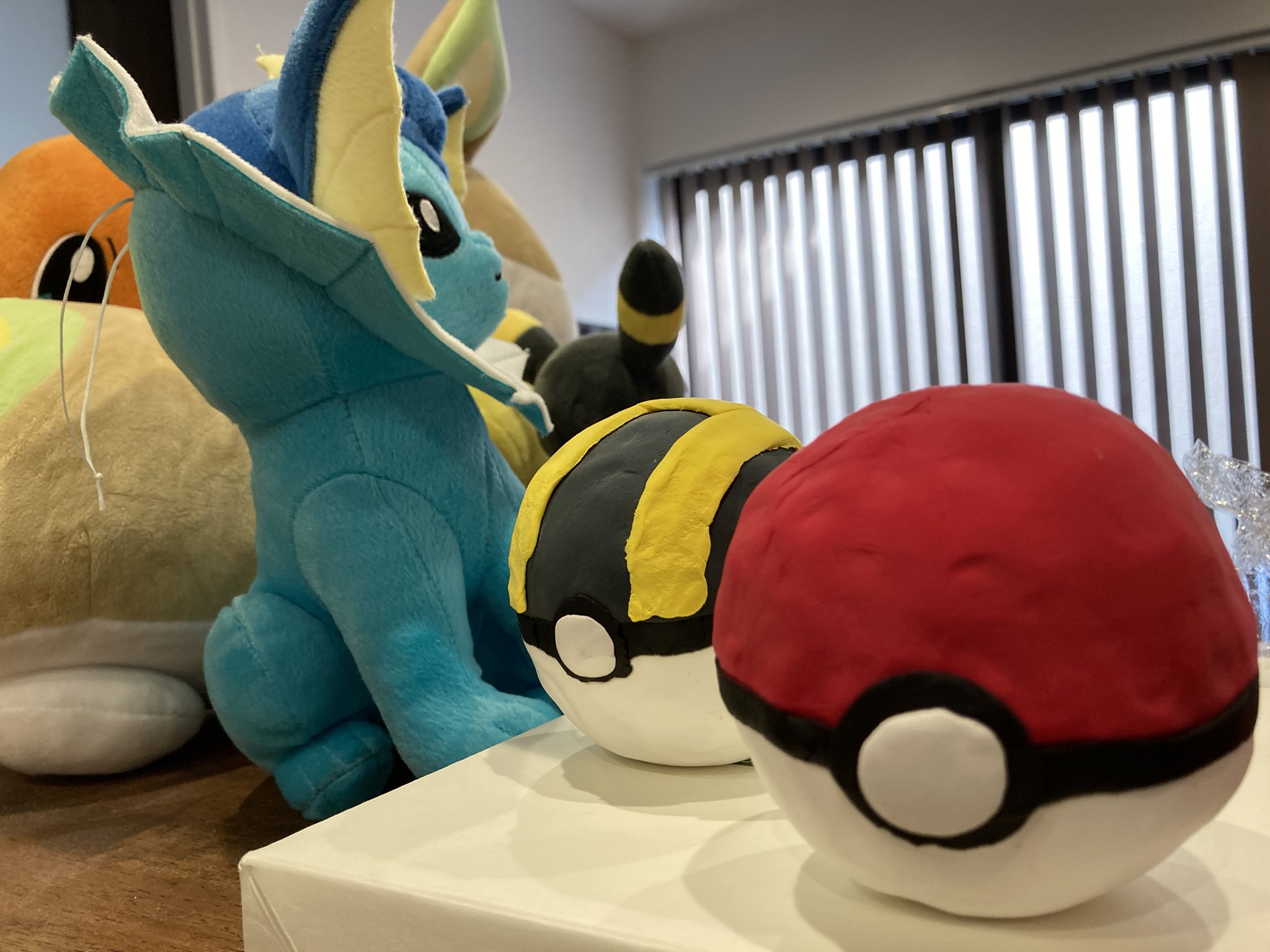 Ryota ポケモン 夏休みの工作 昨日のこれ 1枚目 が こんな感じになりました 2枚目 ハッピーセットのおもちゃフル活用 粘土は100均です 3枚目以降 モンスターボール ポケモン 夏休み 工作 T Co 4oco3i2ayc Twitter