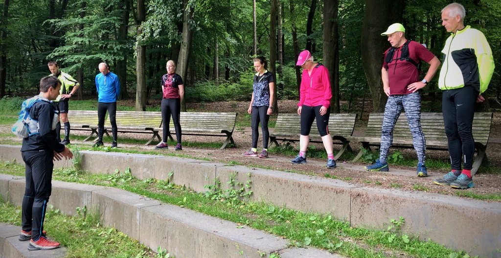 HardloopNL's tweet photo. Zomerse actie! Bij inschrijving voor de Opleiding TrailRunningTrainer-basis krijg je een gratis startbewijs voor de N70 Trail (zondag 5 september). De opleiding vindt eind oktober en in november plaats. #hardlopen #trainer #hardlooptrainer #trail https://t.co/w5tTeoxtgn https://t.co/n8nx9KzqF2