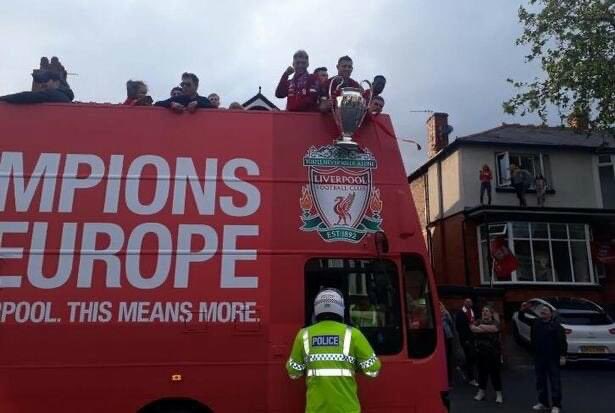 Amp_UpUK's tweet photo. Given the recent news about Andrew Devine, now is a good time to remember that James Milner insisted the Parade Bus stopped by Andrew's house so he could see the champions league trophy ❤ https://t.co/LbYYlbDcqW