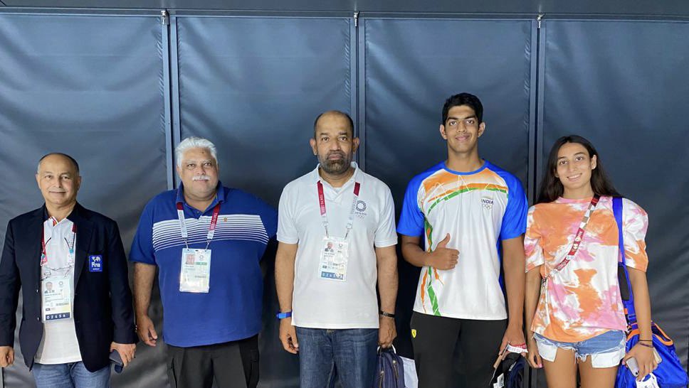 Swimmers Srihari Nataraj , Maana Patel, Coach Nihar Ameen greeted by FINA President Husain Al Mussalam and AASF General Secretary Taha Suleiman Al Kishry.. Honoured .. Thank you for motivating our swimmers! @fina1908 <a href="/srihari3529/">Srihari Nataraj OLY</a> #MaanaPatel <a href="/DGSAI/">DG, SAI</a> <a href="/Media_SAI/">SAI Media</a>