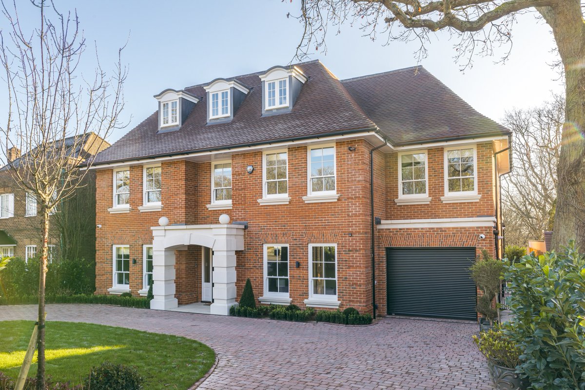 Faust_PR's tweet image. A pleasure to meet one of @OctagonGroupLtd's recent Bespoke clients, Poornima and Giri, to hear all about their experience building a made-to-measure home bit.ly/NorthwoodBespo…