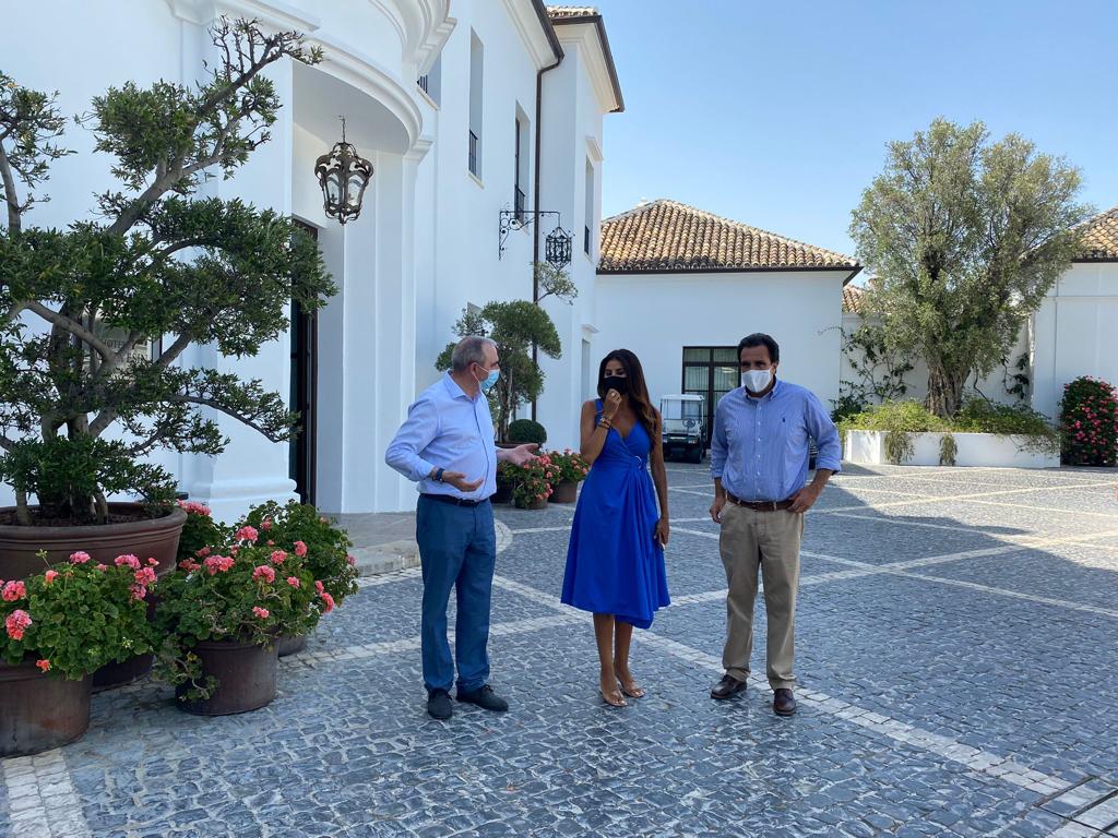 👌🏻 Ponemos en valor la “excelencia turística” que oferta el litoral malagueño.

📍 DT <a href="/Nuriarodriguezc/">Nuria Rodríguez 🍊</a> ha visitado Casares, donde ha mantenido un encuentro con su alcalde, José Carrasco Martínez.

🏌 También se ha desplazado a <a href="/FINCACORTESIN/">FINCA CORTESIN</a> donde se celebrará el <a href="/SolheimCup2023/">Solheim Cup 2023</a>.