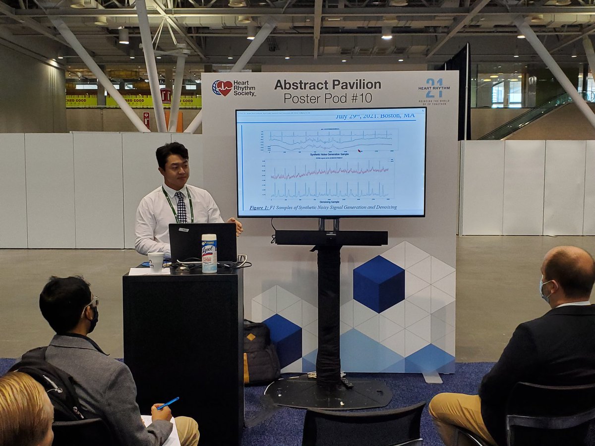YichiZzzzz's tweet photo. #AI #masterchef @chanholim from @TulaneTriad on cleaning up noisy #ekg signals to improve #afib detection on #wearables. @ahelhajjar @DagherLilas https://t.co/Zatd5NspNC
