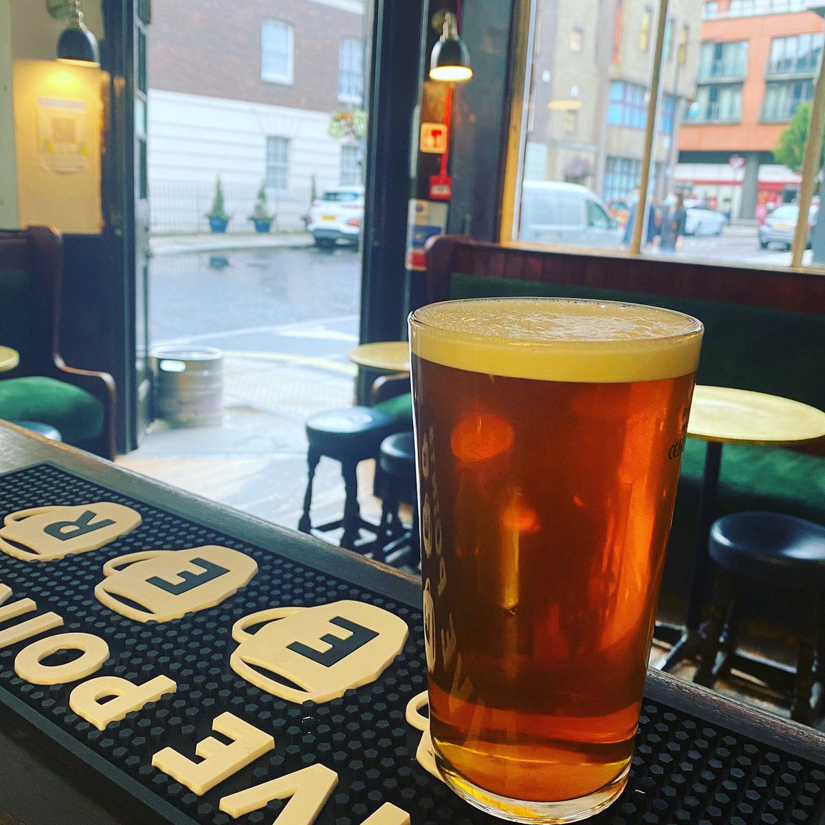 RoyalExchangeW2's tweet photo. Enjoy a @FivePointsBrew Best in Paddington this evening. 🍺 

#best #cask #paddington #w2 #localpub #beer #westminster https://t.co/vYkU93DNs5