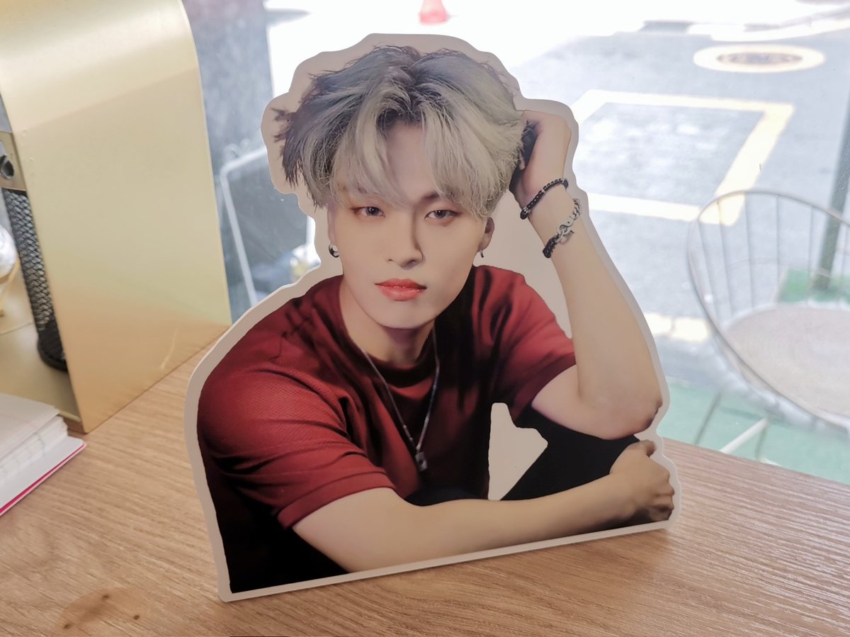 잘생긴 울 하주니 보고옴 
<a href="/joondevivre/">준 드 비브르 Joon de vivre</a> 이벤트 준비하느라 고생많았을텐데 역시 찐사랑 ㅇㅈ! 

#기다릴게_우리의_블루로즈
#Happy_HAJOONDAY