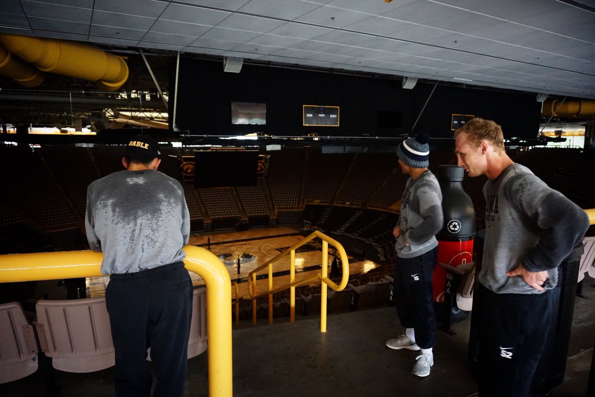 HWC_wrestling's tweet photo. HAWKS working hard this morning on their own. Doing things right and fully embodying… “We don't deserve anything; we must work for everything.” - Tom Brands
•
#HWC #hawkeyewrestlingclub #iowa #iowacity #iowacityiowa #theprocess #process #longloop #iowawrestling #wrestling https://t.co/ne0hmlH695