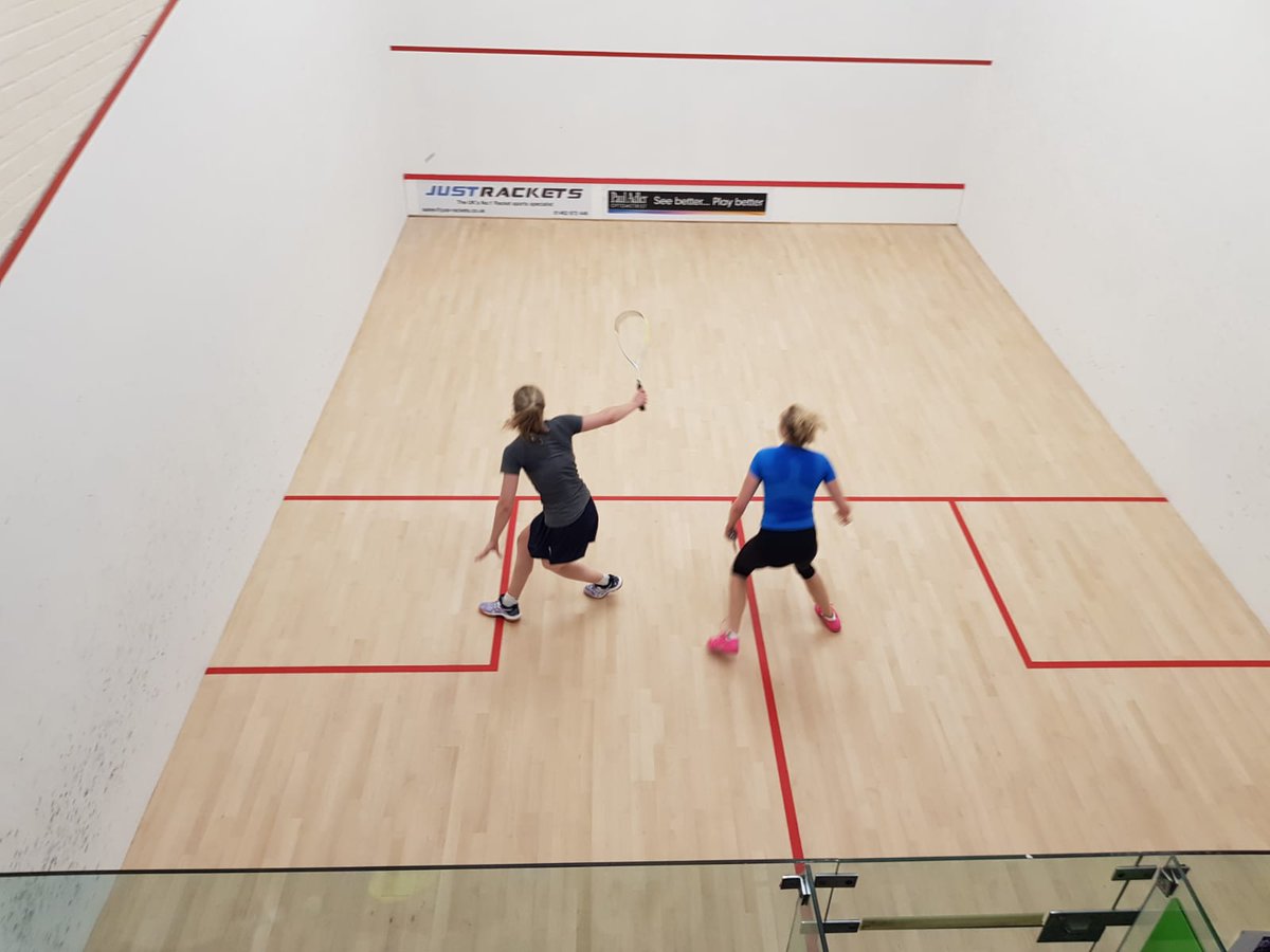 NuffSquashHerts's tweet photo. Wonderful night of fun and squash at our Play-A-Pro Exhibition night, great to see so many people in attendance. Massive thanks to our players @RuiSoares93 @joshuamasters95 @eliselazarus @MargotProw @UnqFitSolutions, and also to our sponsors @Just_Rackets and @BlueFuel https://t.co/0Lc6eTIqVO