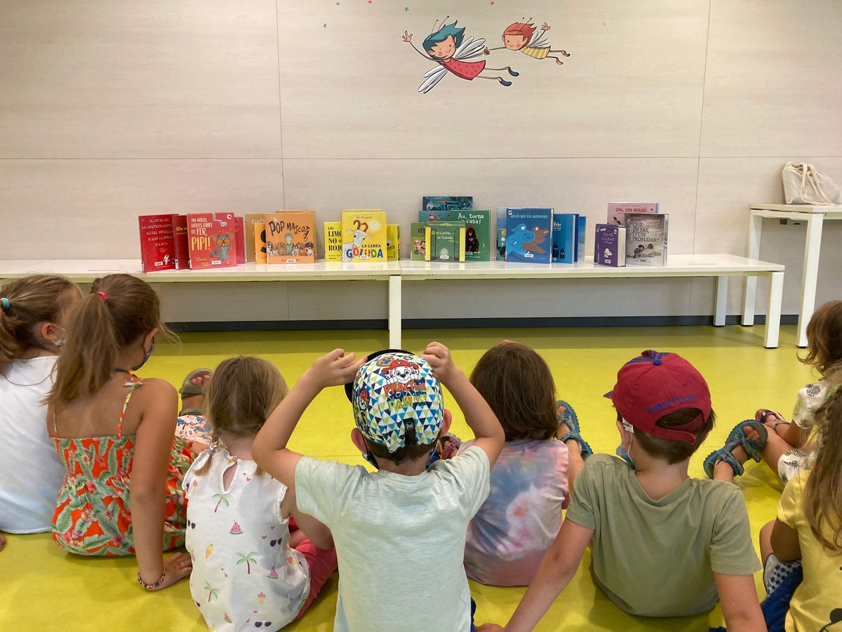 bmanresaab's tweet photo. Aquest matí hem fet l'última visita dels #casaldestiu del #lab0_6 de la @UManresa 😍 Per acomiadar-los els hem explicat contes de tots els colors 🌈 Gràcies per venir a la #biblioteca ens retrobem al setembre 😘
#bibliotequesxbm #quèfemalesbiblios #estiualabiblioteca #manresa https://t.co/lcxRML9Gj9