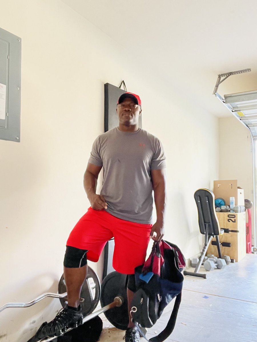 DGUNZ22's tweet photo. Gym Grind💪🏿🗣#GetActiveToday https://t.co/ox7fnJDwhh