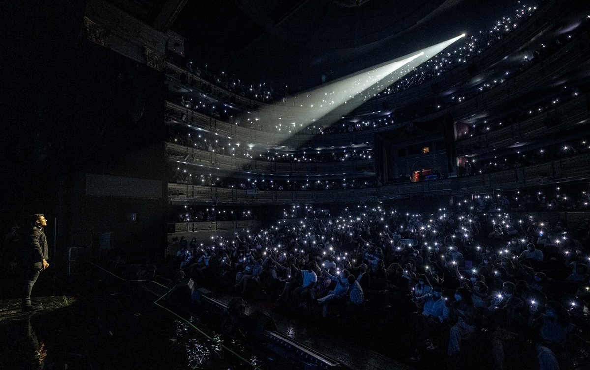 _CarlosRivera's tweet photo. Una de las mejores noches de mi vida. 10 años de amor real en España, de El Rey León al Teatro Real de Madrid. Así celebramos una década de amor con este país que me cambió la vida. El concierto de ayer no lo olvidaré jamás. https://t.co/oUf41mCdge