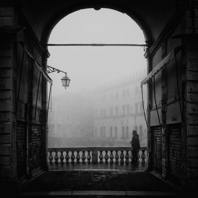 simpleisbeau's tweet photo. Ando Fuchs, Venice
#andofuchs #venice #italy #blackandwhite #photography #art #photographer #photographyart #artwork #moment #artworld #love #life #simple #beautiful #story #artist #artgallery #arte #artexhibition #artphotography #artistic #simpleisbeautifulphotography https://t.co/CbuXZguMoT