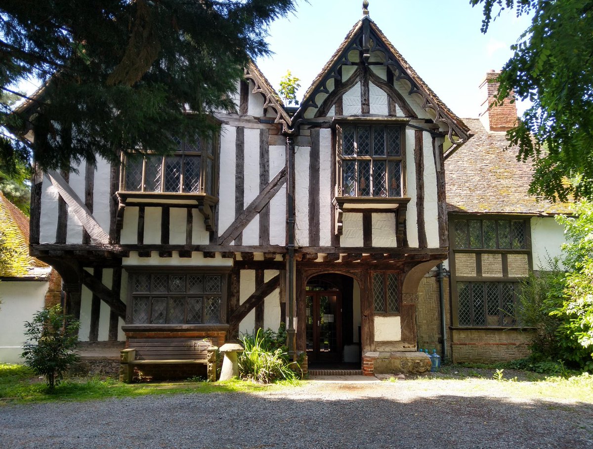 NewingtonHG's tweet photo. Newington Manor House, one of the oldest buildings in #Newington, is a fine example of a timber-framed 14th century hall and the focus of today's #festivalofarchaeology article for #ExploringLocalPlaces.
This grade 2* listed building was altered and extended in the 16th century. https://t.co/FK9qOVLTzU