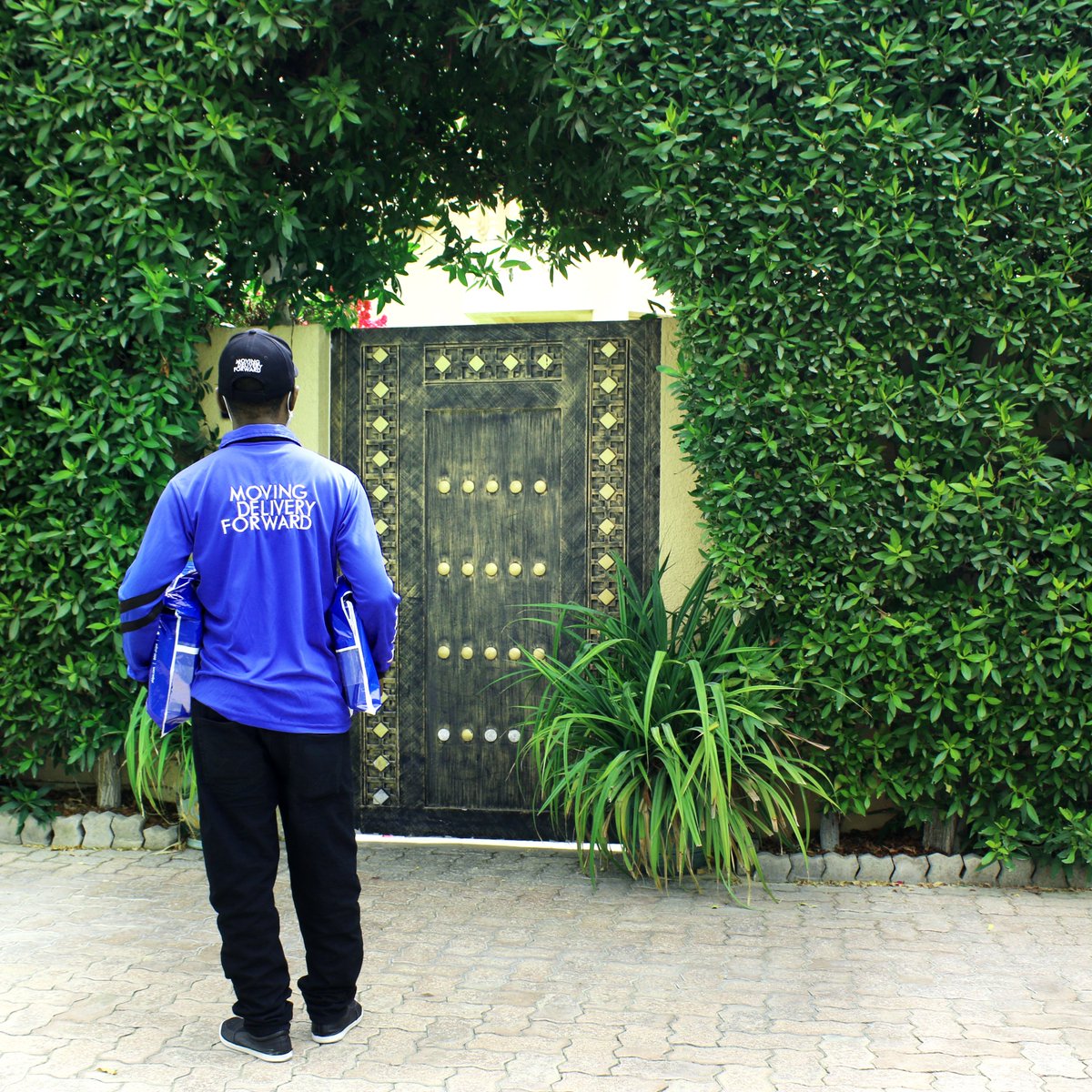 ShipaWorld's tweet photo. We love bringing your deliveries to your doorstep – especially when there are so many beautiful doors to discover on our delivery journeys.
#PrettyLittleDoors
#ShipaWorld #ShipaDelivery #MovingDeliveryForward #Logistics #lastmiledelivery #StaySafe https://t.co/bqPtiHnyN1